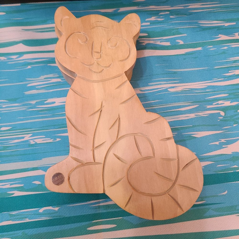 MATR BOOMIE Handmade Tiger Pivot Trinket Box